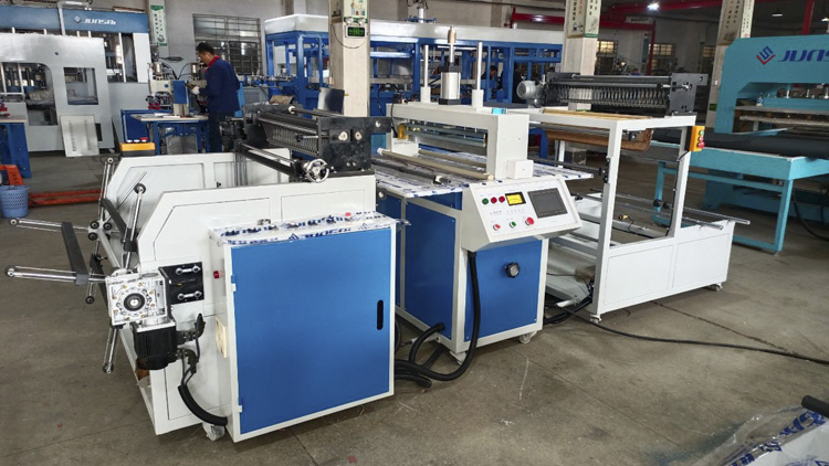 Máquina automática de alta frecuencia para fabricación de bolsas.  