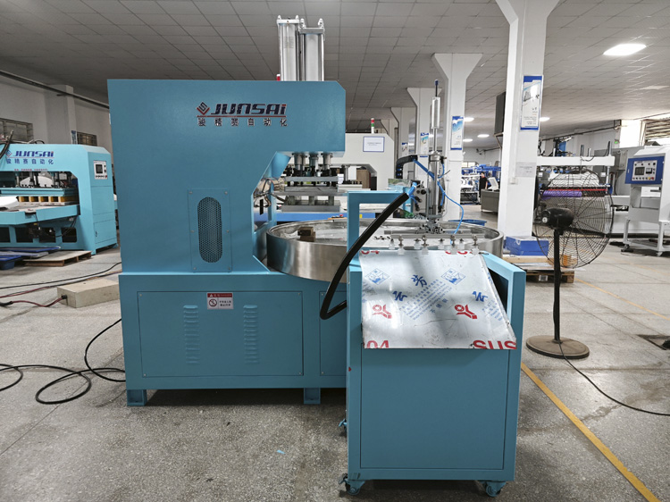Máquina de sellado de blíster de tarjeta de papel.  